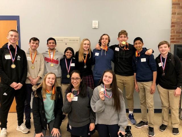 12名学生在蒙大拿州口语水平比赛中获得奖牌